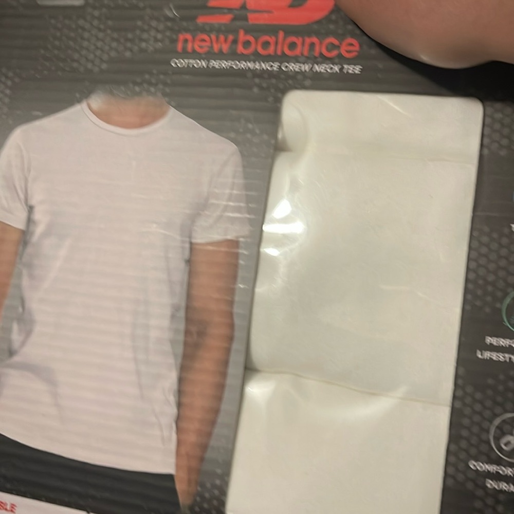 New In Box Mens New Balance Tees XL